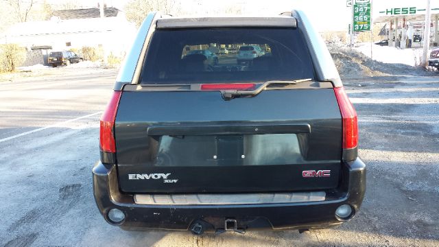 2004 GMC Envoy XUV 4 Dr 2.5 Sedan