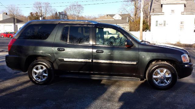 2004 GMC Envoy XUV 4 Dr 2.5 Sedan