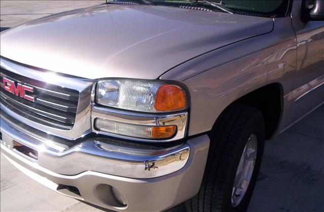 2005 GMC K1500 V8 R-design