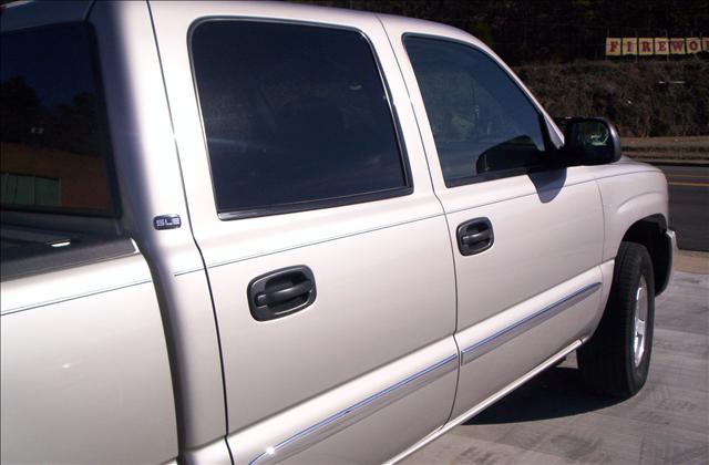 2005 GMC K1500 V8 R-design
