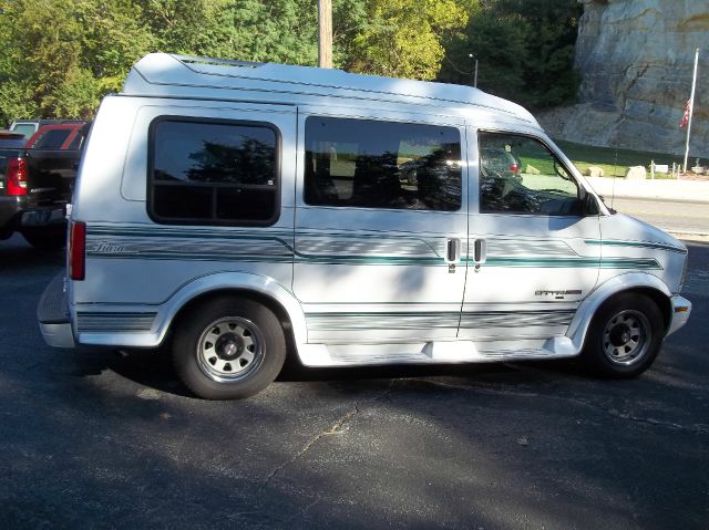 1995 GMC Safari V6 4x4 SUV