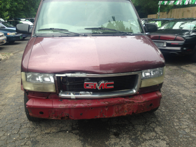 1996 GMC Safari 2004 Jeep Sport