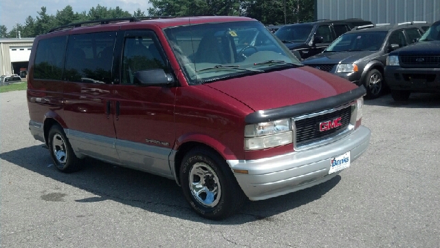 1998 GMC Safari 2004 Jeep Sport