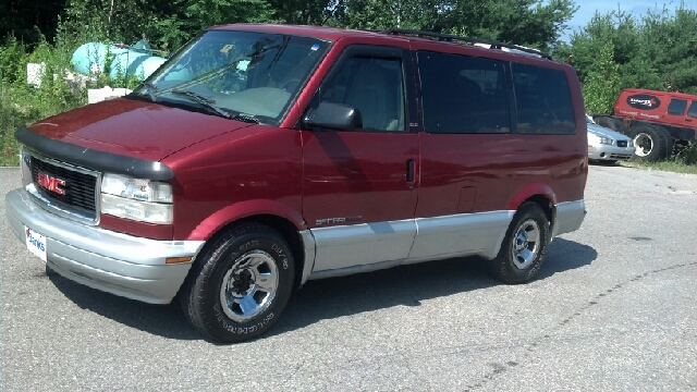 1998 GMC Safari 2004 Jeep Sport