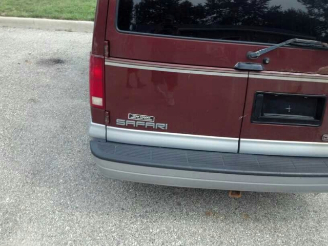 1998 GMC Safari 4WD Crew Cab 167 LTZ