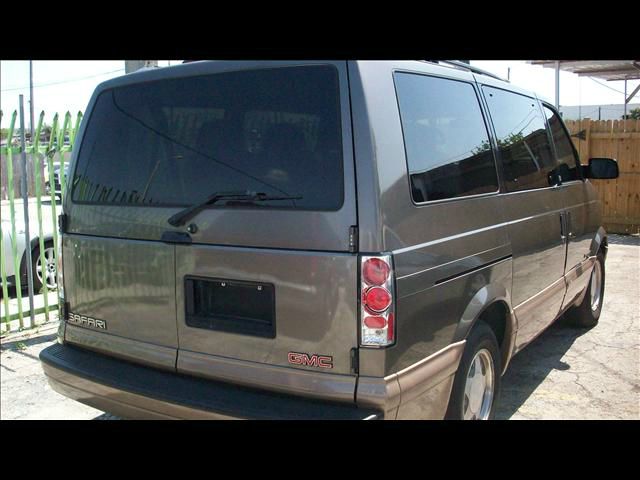 1999 GMC Safari FX35 AWD