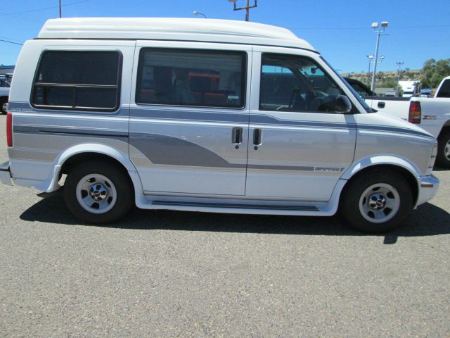 1999 GMC Safari LS W-2fl