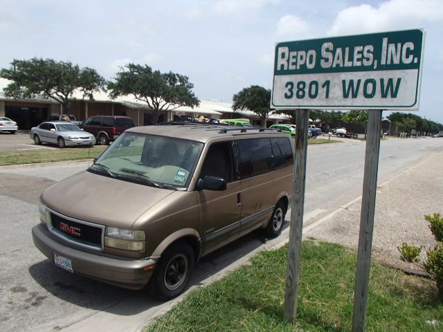 1999 GMC Safari FX35 AWD