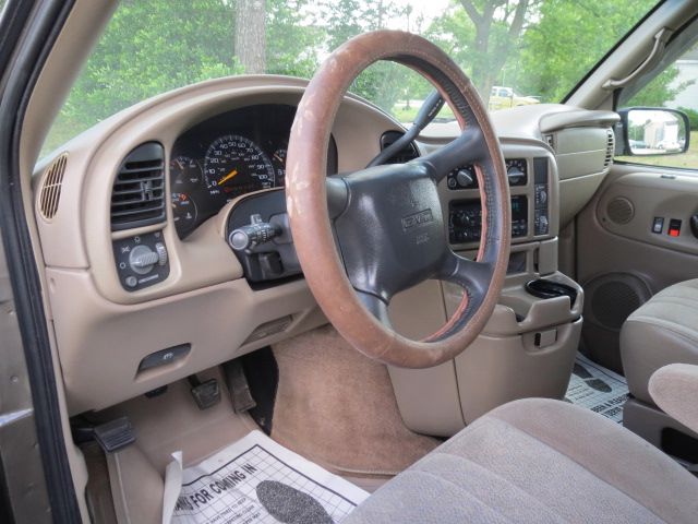 2000 GMC Safari 4wd