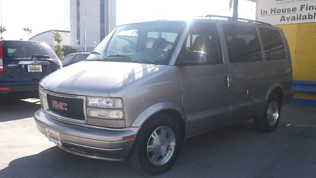 2003 GMC Safari FX35 AWD