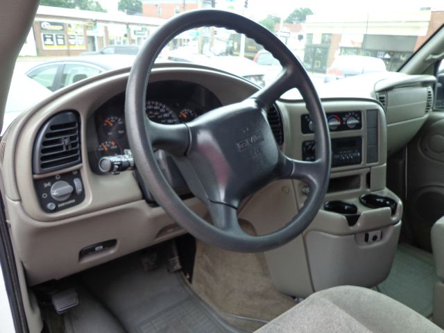 2003 GMC Safari FX35 AWD