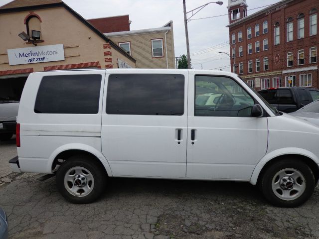 2003 GMC Safari FX35 AWD