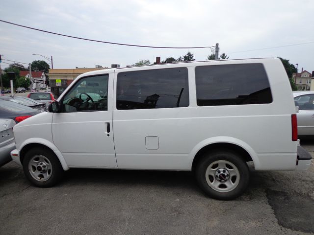 2003 GMC Safari FX35 AWD