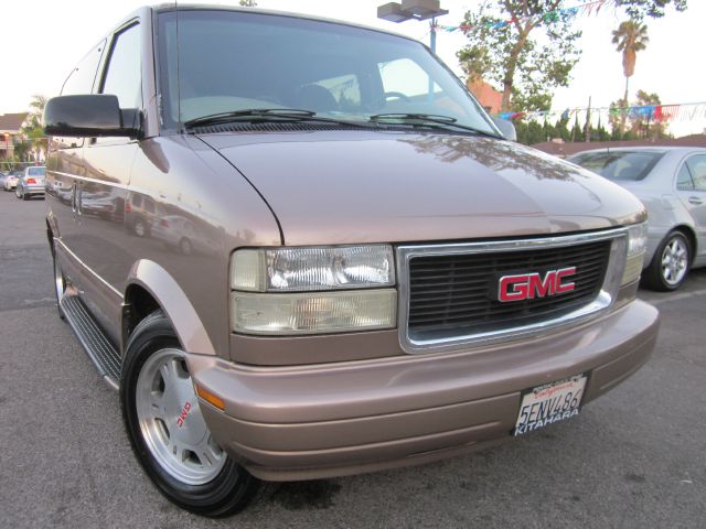 2003 GMC Safari XLT