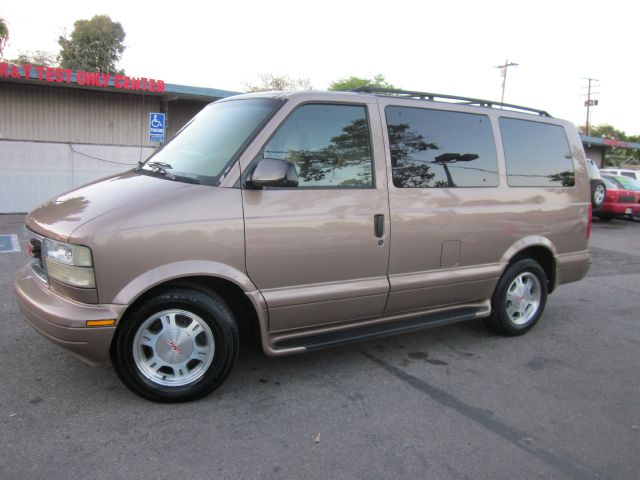 2003 GMC Safari XLT