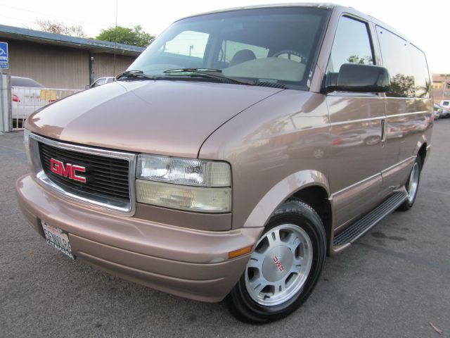 2003 GMC Safari XLT