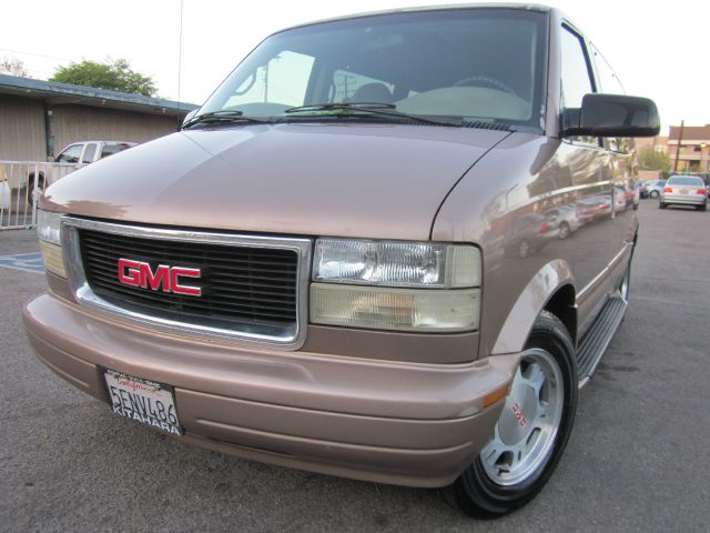 2003 GMC Safari XLT