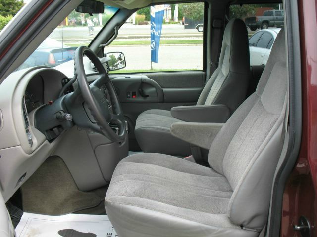 2003 GMC Safari CLUB