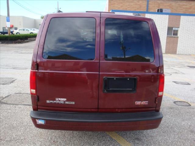 2004 GMC Safari Lariat Super Duty