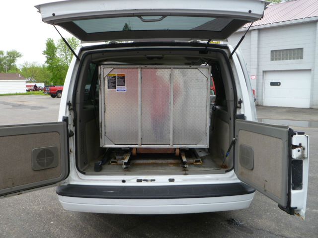 2004 GMC Safari CLUB