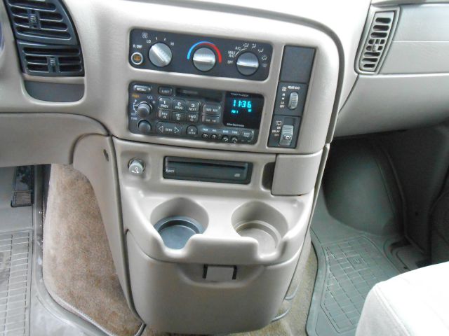 2005 GMC Safari FX35 AWD