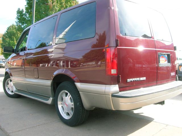 2005 GMC Safari CLUB