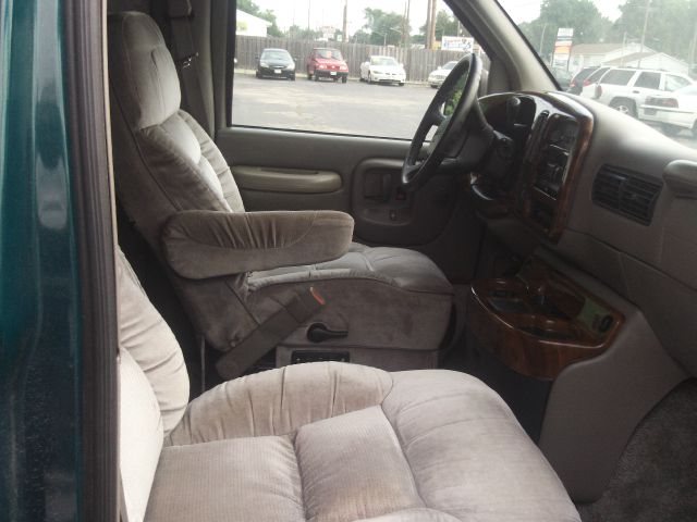 1999 GMC Savana 2004.5 4dr Sdn 1.8T Quattro Au