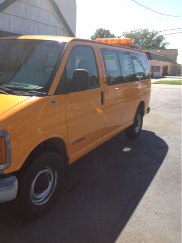 1999 GMC Savana LS 5-spd
