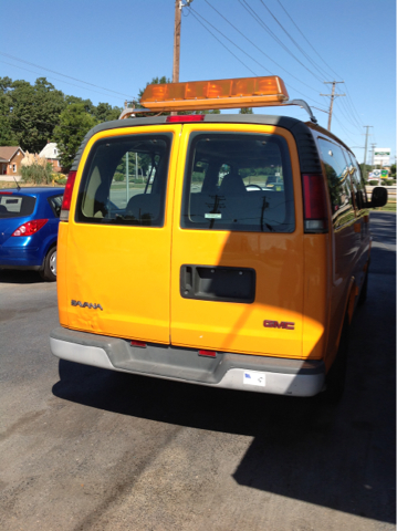 1999 GMC Savana LS 5-spd