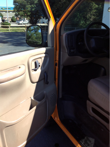 1999 GMC Savana LS 5-spd