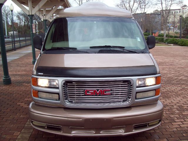 2001 GMC Savana 2004.5 4dr Sdn 1.8T Quattro Au