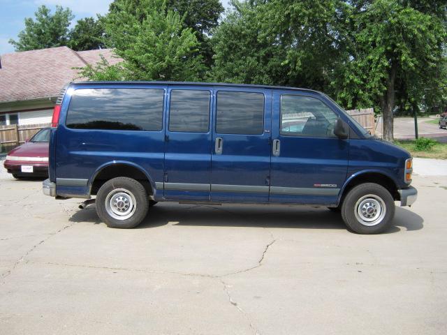 2002 GMC Savana Base