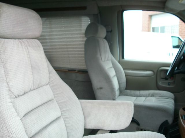 2002 GMC Savana 2004.5 4dr Sdn 1.8T Quattro Au