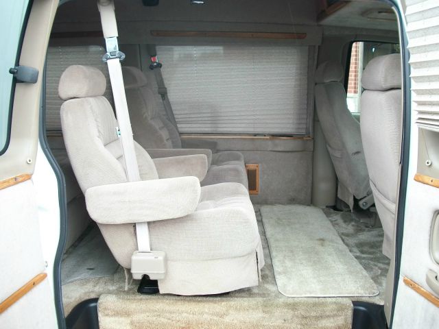 2002 GMC Savana 2004.5 4dr Sdn 1.8T Quattro Au