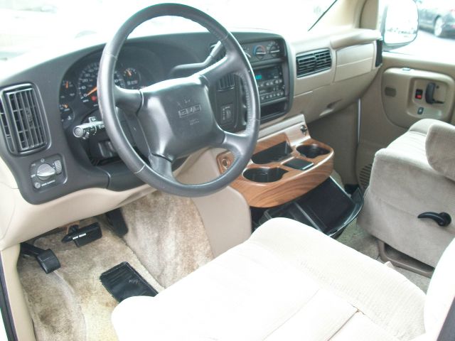 2002 GMC Savana 2004.5 4dr Sdn 1.8T Quattro Au