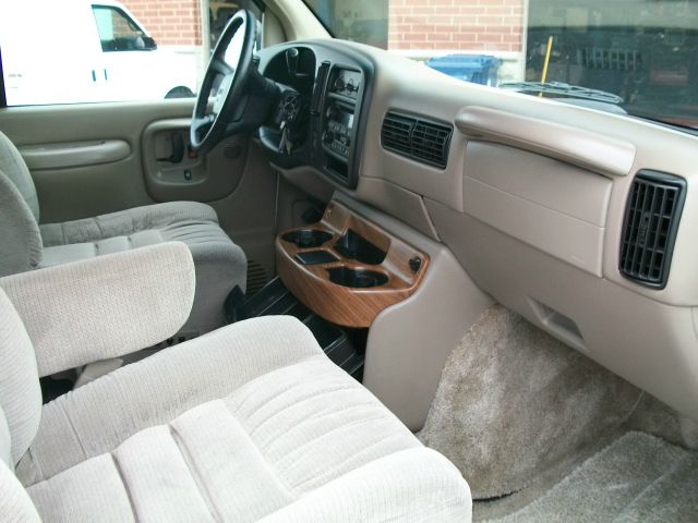 2002 GMC Savana 2004.5 4dr Sdn 1.8T Quattro Au