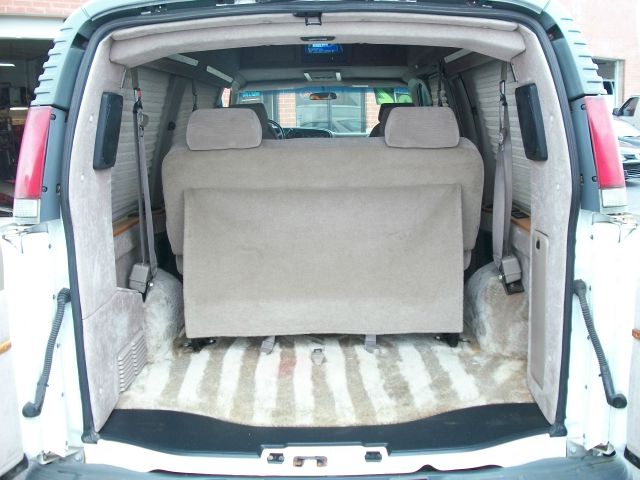 2002 GMC Savana 2004.5 4dr Sdn 1.8T Quattro Au