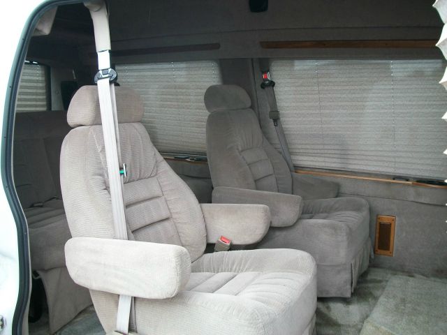 2002 GMC Savana 2004.5 4dr Sdn 1.8T Quattro Au