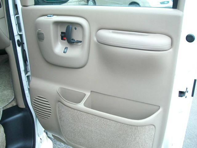 2002 GMC Savana 2004.5 4dr Sdn 1.8T Quattro Au