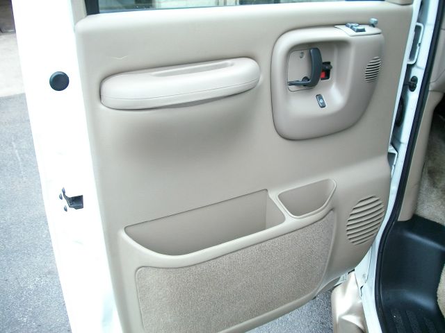 2002 GMC Savana 2004.5 4dr Sdn 1.8T Quattro Au