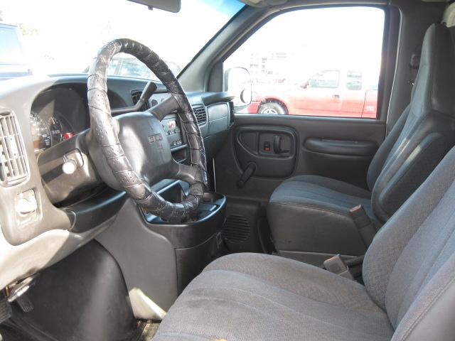 2002 GMC Savana Base