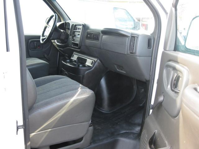 2002 GMC Savana Base