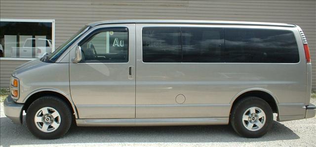 2002 GMC Savana Base