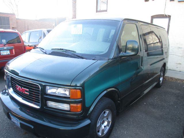 2002 GMC Savana SLT