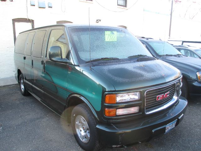 2002 GMC Savana SLT