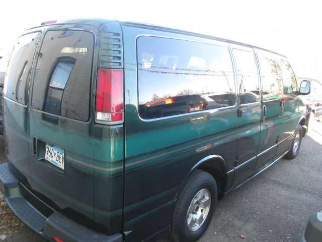 2002 GMC Savana SLT