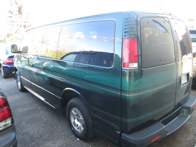 2002 GMC Savana SLT