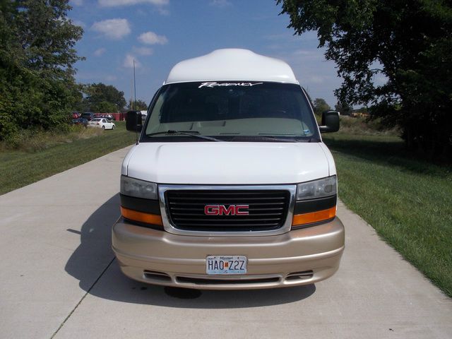 2003 GMC Savana 4dr Sdn I4