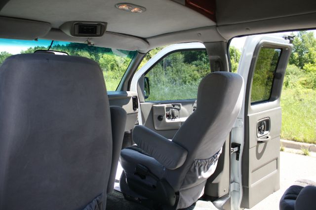 2003 GMC Savana 2004.5 4dr Sdn 1.8T Quattro Au