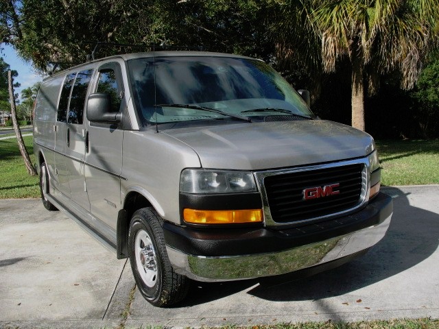 2004 GMC Savana Limited 4WD One Owner Leather